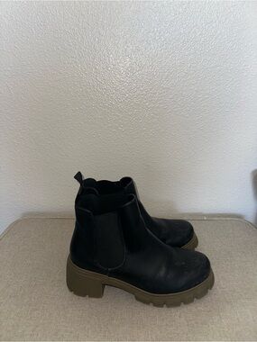 Soda Black Leather Combat Boots with Olive Lug Sole
